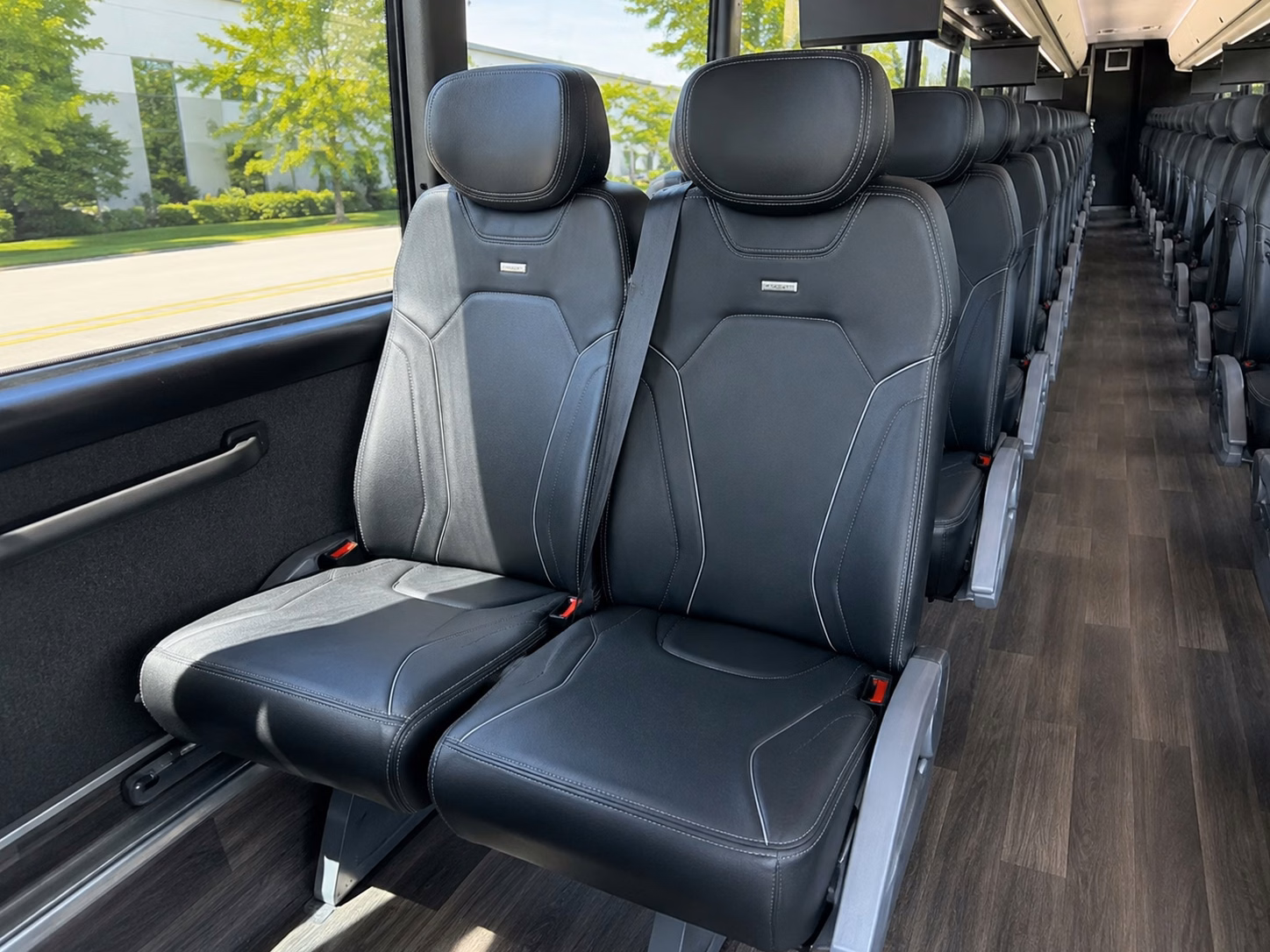 airport pickup and hotel shuttle services for cape coral wedding guests flying into rsw